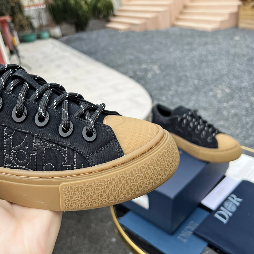 D10r B33 Sneaker