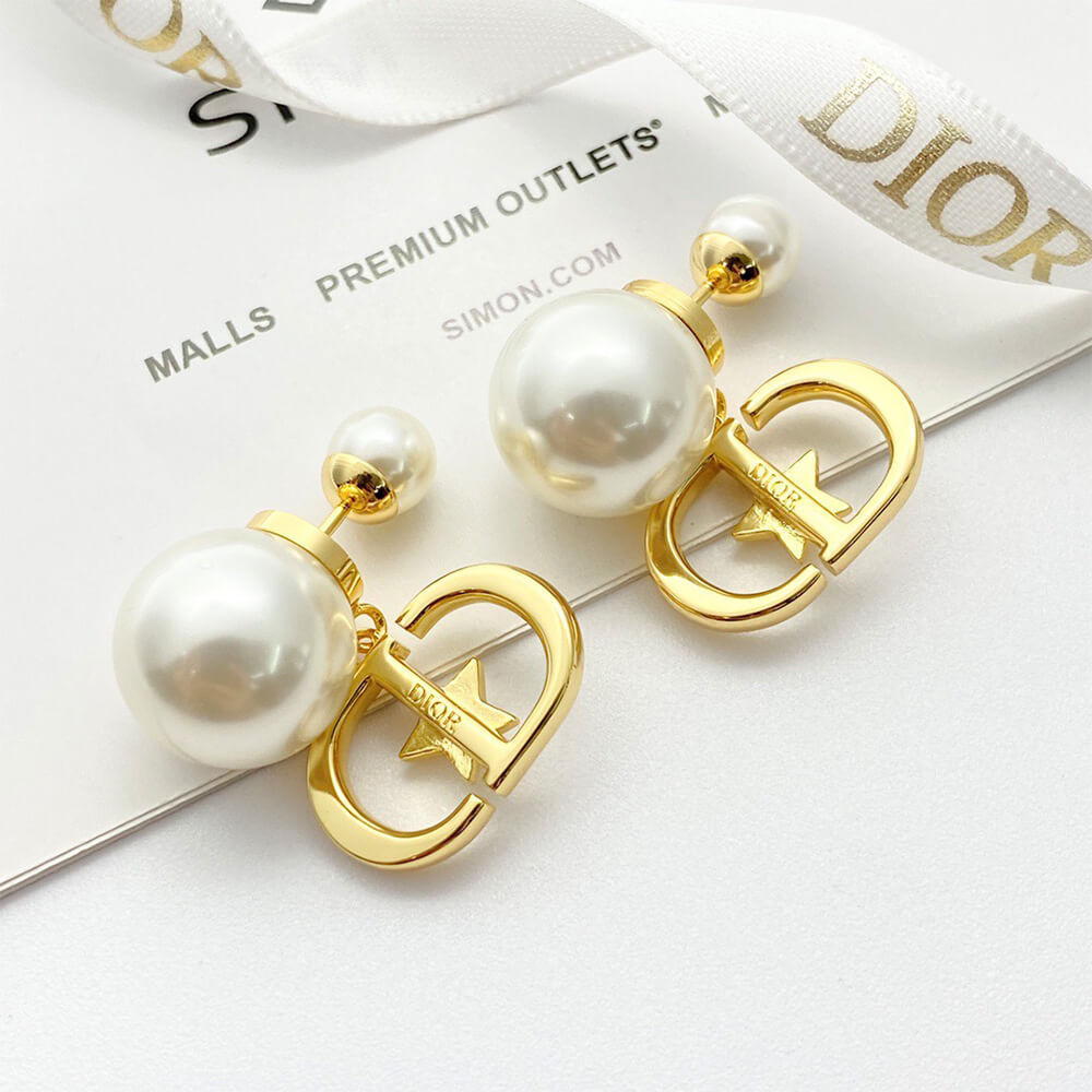 D10r PEARL EARRINGS