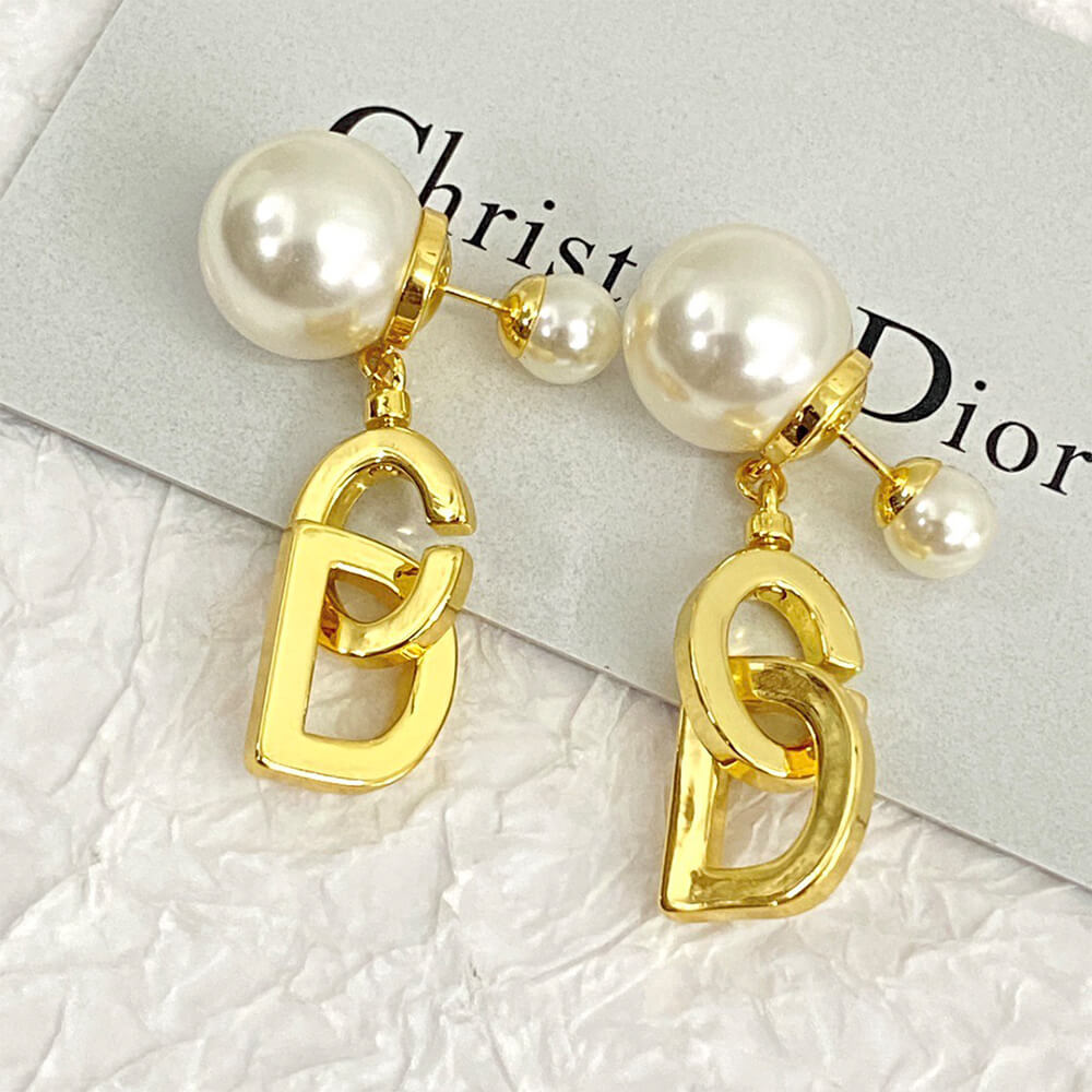 D10r PEARL EARRINGS