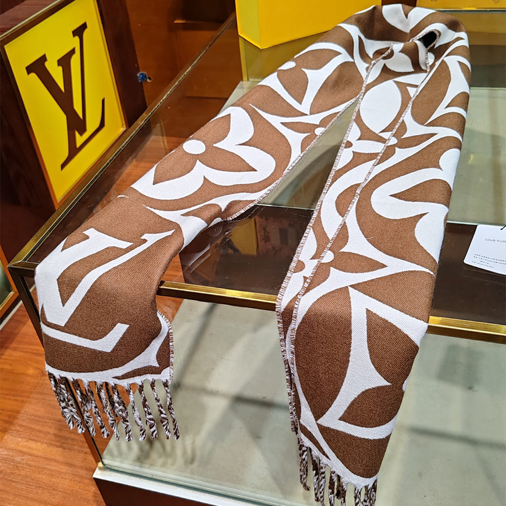 LV MEDALLION Scarf