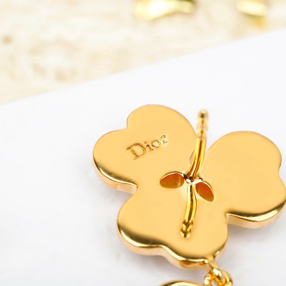 D10r Sparkling Clover Earrings